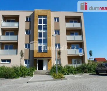 Pronájem moderního bytu 2+kk s lodžií v Mělníku - Photo 1