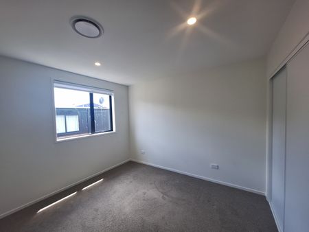 Modern Living - Photo 3