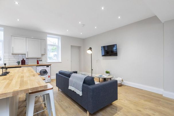 6 bedroom house to rent - Photo 1