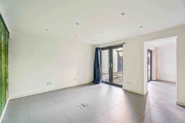 4 bedroom terraced house to rent - Photo 1