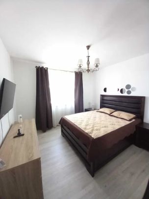 Apartament cu 2 camere, terasa generoasa, parcare privata, Tractorul, Brașov - Photo 1