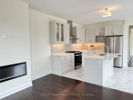 Condo Townhouse For Lease | E9231461 - Photo 4