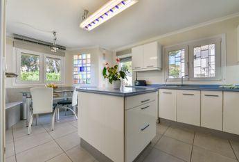 FOR RENT VILLA MORAIRA with 4 bedrooms for LONG TERM NEAR THE BEACH AND THE CITY