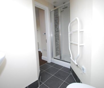 3 bedroom apartment to rent - Photo 6