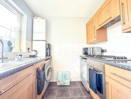 Flat to rent on - Photo 4