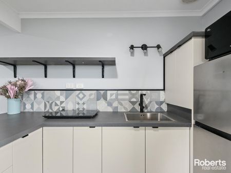 RENOVATED GRANNY FLAT IN YOUNGTOWN - Photo 4