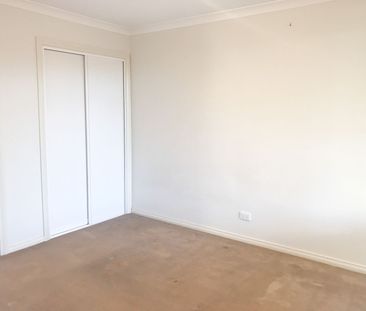 Comfortable Living with Plenty of Space - Photo 3