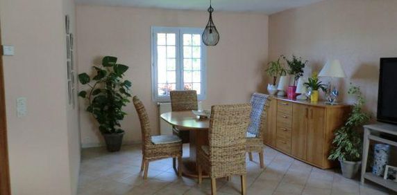 Maison à Louer à Eu (76260) Un pavillon comprenant : - Au rez-de-chaussée : entrée, séj... - Photo 2