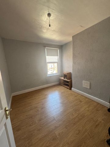 4 Bed Terraced House, Derby Lane, L13 - Photo 3