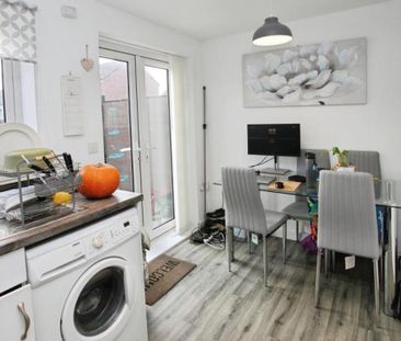 If you are looking for a modern, 3 bedroom house to rent in Lyde Gr... - Photo 1