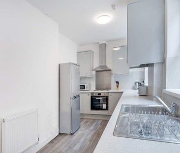 4 bedroom terraced house to rent - Photo 2