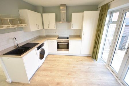 2 bedroom end of terrace house to rent - Photo 4