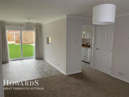 3 bedroom end of terrace house to rent - Photo 2