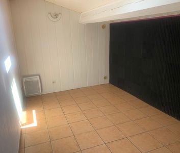 Location Appartement 3 pièces 76m² LA ROQUEBRUSSANNE 83136 - Photo 4