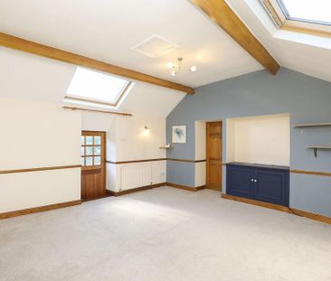 3 bedroom coach house to rent - Photo 5