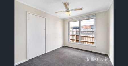 Very well maintained Family Home - Photo 4