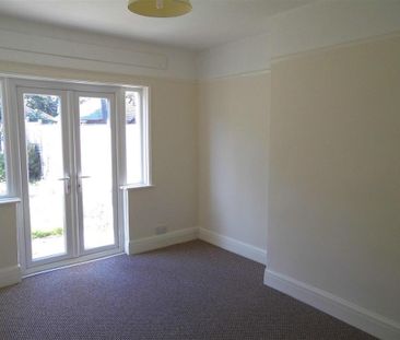 3 bedroom semi-detached house to rent - Photo 6