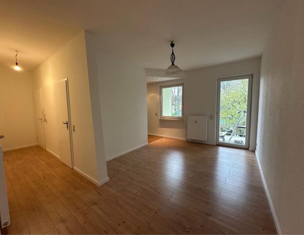 frisch renovierte 2-Zimmer- Wohnung mit Balkon & Stellplatz - Photo 1