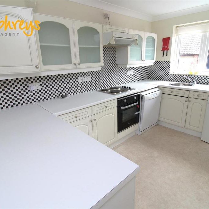 4 bedroom end of terrace house to rent - Photo 1