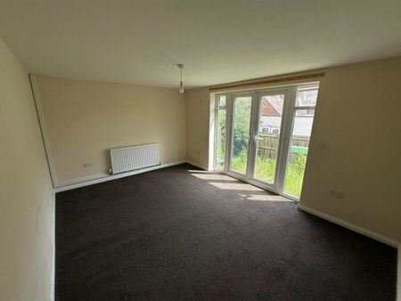 4 bedroom semi-detached house to rent - Photo 4