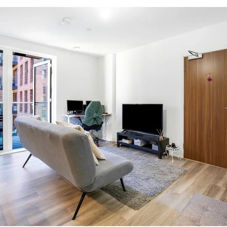 Studio Flat, St Pier Court, E13 - Photo 1