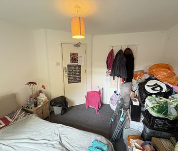 Ladyshot, Harlow - Photo 4