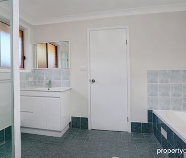 Beautifully Updated 3-Bedroom Home in Cranebrook - Photo 3