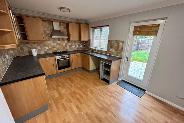 Lansdowne Close - Photo 1