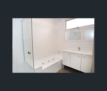 TWO BEDROOM FRONT UNIT WITH LARGE FRONT GARDEN AREA - Photo 4