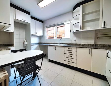 Piso de alquiler en Ca n'Aurell - Photo 2