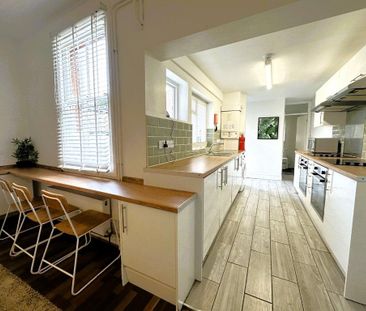 6 bedroom terraced house to rent - Photo 1