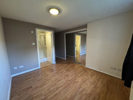 2 bedroom ground floor flat to rent - Photo 3