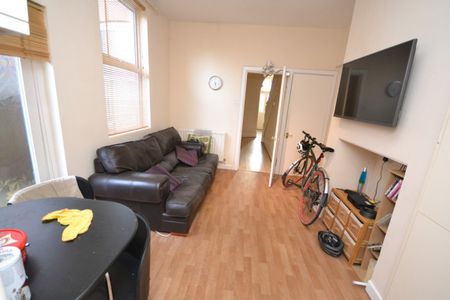 1 bed Shared House for Rent - Photo 3