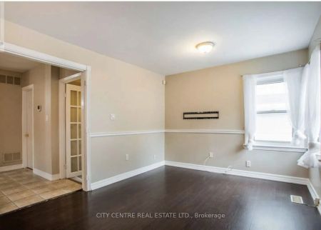 Detached Home For Lease | W9248183 - Photo 2