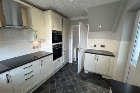 3 bedroom semi-detached house to rent - Photo 3