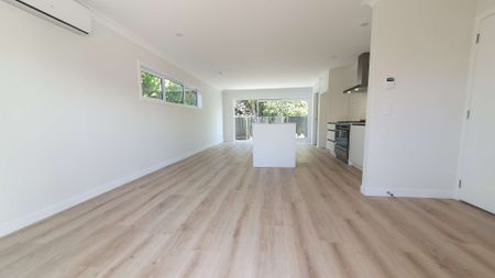 Near New 4 bedroom family home in zoned for Gladstone and MAGS - Photo 5