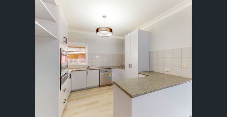 A Secluded Neighbourhood Gem - Photo 4