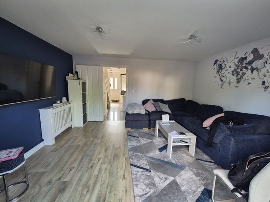 3 Bed Semi-Detached House, Verde Close, LU2 - Photo 1