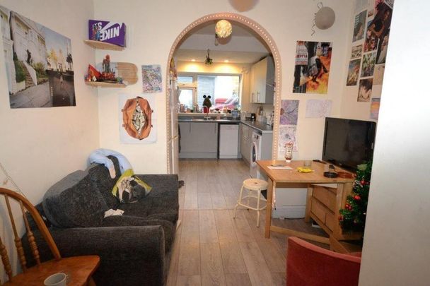 6 bedroom house to rent - Photo 1