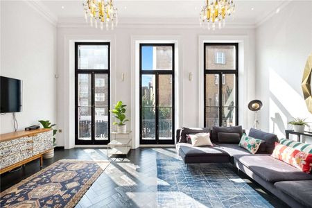 Stunning two bedroom, two bathroom first floor flat overlooking garden square. - Photo 2