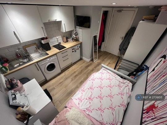 Studio to rent - Photo 1