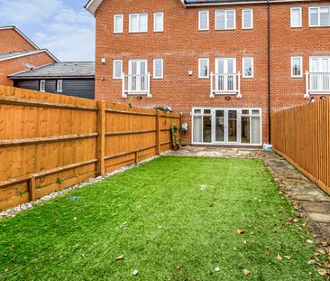 4 bedroom mid terraced house to rent - Photo 2