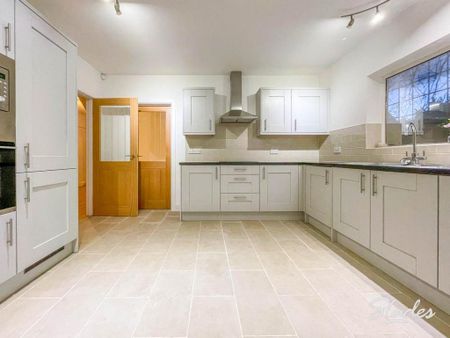 5 bedroom detached bungalow to rent - Photo 5