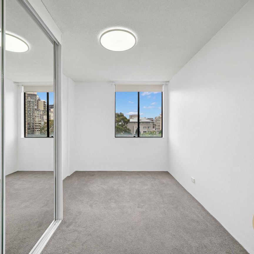 Modern Luxury Apartment with Secure Parking & Storage – Heart of Bondi Junction - Photo 1