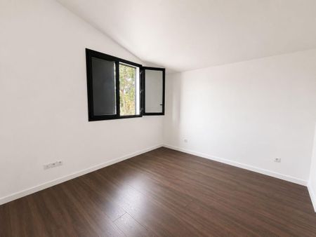 Location Maison 4 pièces 89m² ST PIERRE 97410 - Photo 2