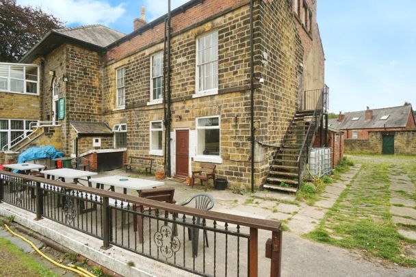 1 bedroom Flat To Let - Photo 1