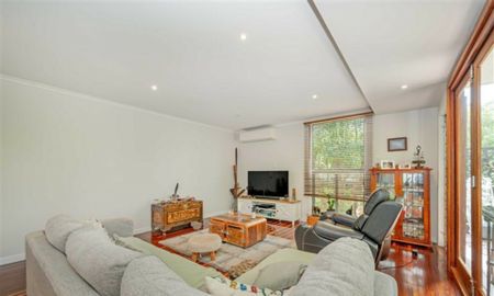 FOR RENT - Spacious 4-Bedroom Home in Svensson Heights � Central, Private & Perfectly Presented - Photo 4