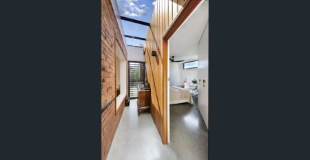 LUXURIOUS MASTERPIECE - RENOVATED FAMILY HOME - Photo 3