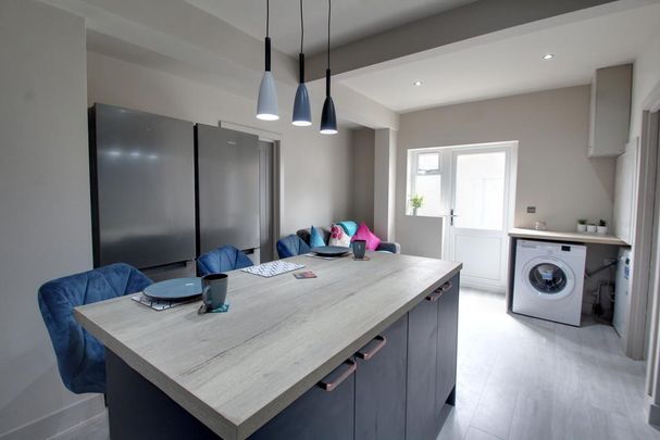 1 bedroom in a house share to rent - Photo 1