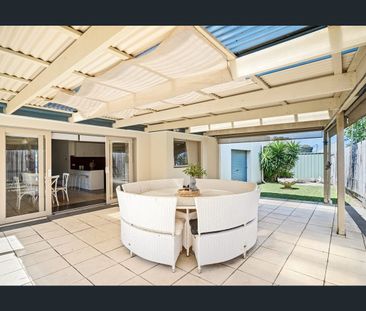 Full of Extras! - Photo 6